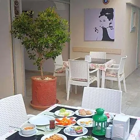 موستار فندق 3*